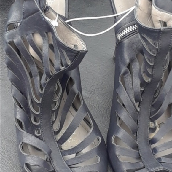 Vince Camuto side 10  Navy blue strappy cage heels side zip bootie like - Picture 8 of 11